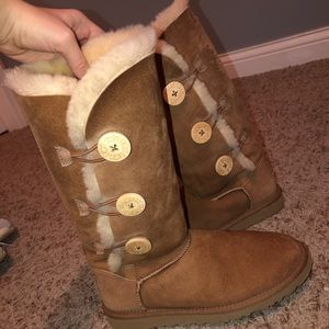 LIKE NEW UGGS